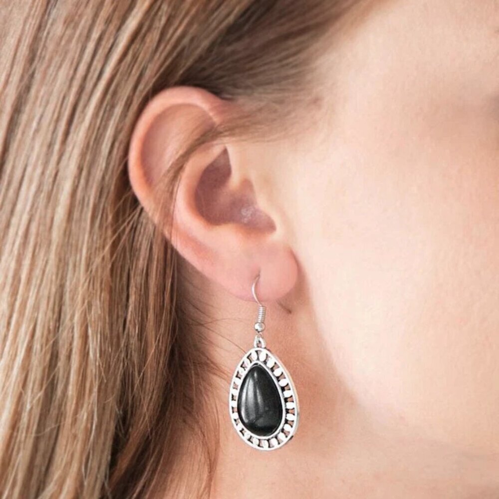 Paparazzi Jewelry Accessories - Sahara Serenity - Black Earrings - Vintage